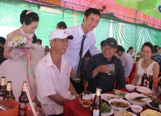 Thầy cũ Nguyễn Thành Vinh cũng đến dự...